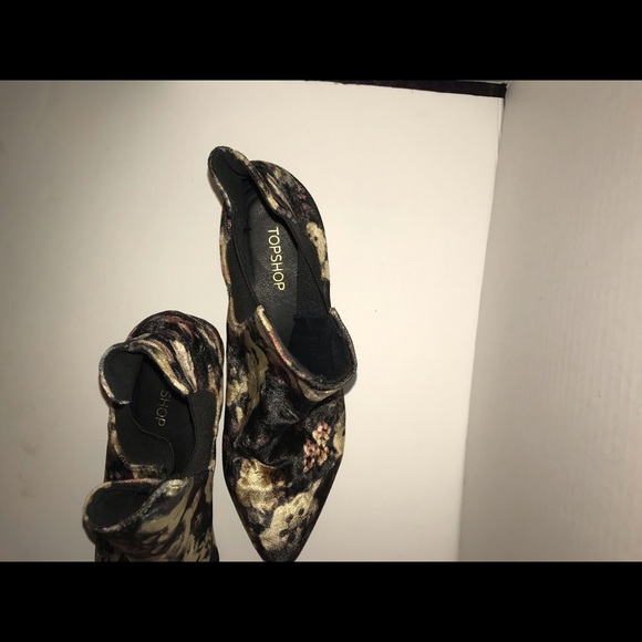 Topshop Chelsea Krazy Pointed Floral Velvet Boots - Picture 4 of 8